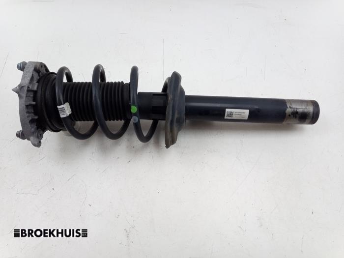 Schokdemperpoot rechts-voor van een Skoda Enyaq iV 80 2021