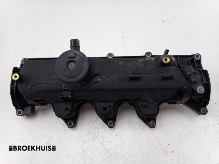 Gebruikte Kleppendeksel Renault Clio III (BR/CR) 1.5 dCi FAP Prijs € 40,00 Margeregeling aangeboden door Autobedrijf Broekhuis B.V.
