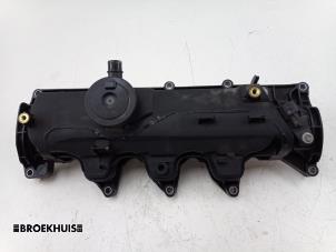 Gebruikte Kleppendeksel Renault Clio III (BR/CR) 1.5 dCi FAP Prijs € 40,00 Margeregeling aangeboden door Autobedrijf Broekhuis B.V.