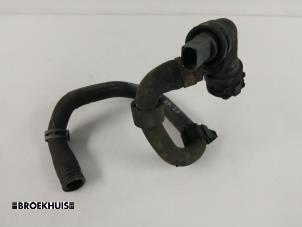 Gebruikte Koelwaterslang Skoda Enyaq iV 80 Prijs € 20,00 Margeregeling aangeboden door Autobedrijf Broekhuis B.V.