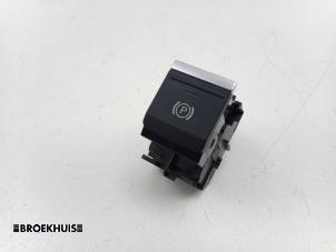 Gebruikte Schakelaar handrem Audi A3 Limousine (8YS) 1.0 30 TFSI 12V Mild Hybrid Prijs € 20,00 Margeregeling aangeboden door Autobedrijf Broekhuis B.V.