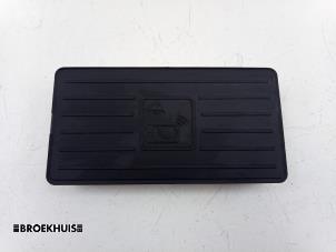 Gebruikte Draadloze oplader Audi A3 Limousine (8YS) 1.0 30 TFSI 12V Mild Hybrid Prijs € 80,00 Margeregeling aangeboden door Autobedrijf Broekhuis B.V.