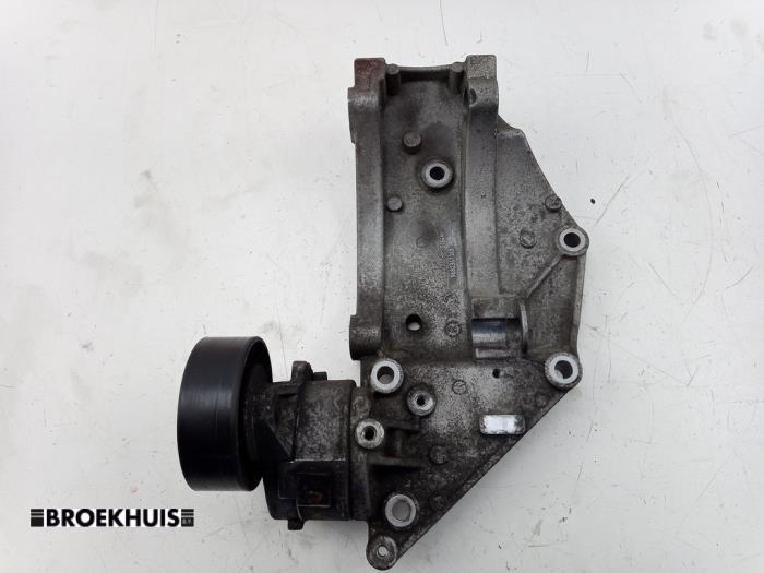 Gebruikte Dynamosteun onder Ford Galaxy (WA6) 2.0 TDCi 16V 140 Prijs € 30,00 Margeregeling aangeboden door Autobedrijf Broekhuis B.V.
