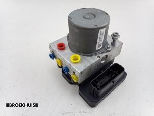 Gebruikte ABS Pomp Tesla Model 3 Long Range AWD 75 kWh Prijs € 125,00 Margeregeling aangeboden door Autobedrijf Broekhuis B.V.