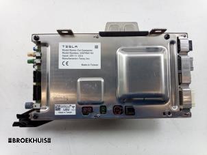 Gebruikte Boordcomputer Tesla Model 3 Long Range AWD 75 kWh Prijs € 350,00 Margeregeling aangeboden door Autobedrijf Broekhuis B.V.