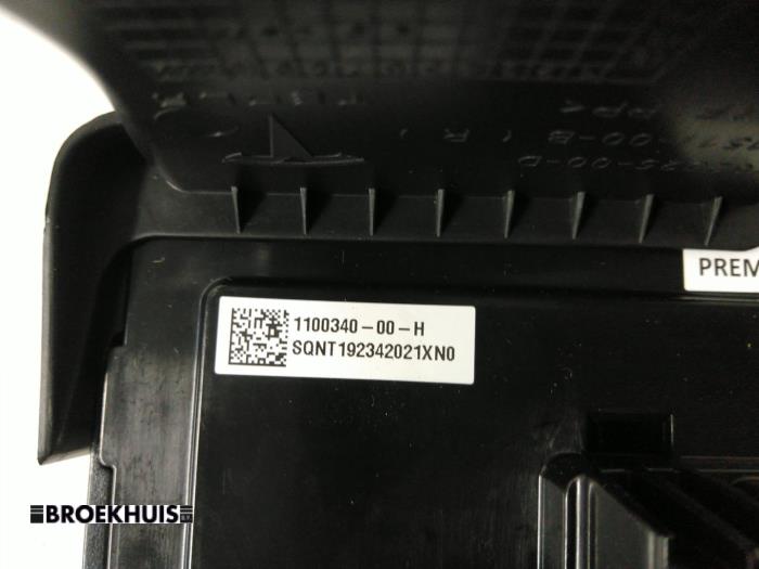 Computer Body Control van een Tesla Model 3 Long Range AWD 75 kWh 2019