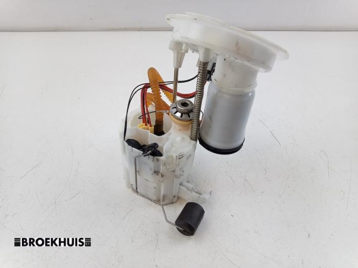 Gebruikte Tank element Pomp BMW 4 serie Gran Coupe (F36) 420i 2.0 TwinPower Turbo 16V Prijs € 50,00 Margeregeling aangeboden door Autobedrijf Broekhuis B.V.