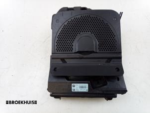 Gebruikte Subwoofer BMW 4 serie Gran Coupe (F36) 420i 2.0 TwinPower Turbo 16V Prijs € 75,00 Margeregeling aangeboden door Autobedrijf Broekhuis B.V.