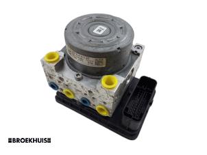 Gebruikte ABS Pomp Skoda Octavia Combi (5EAC) 1.5 TSI Evo 16V Prijs € 300,00 Margeregeling aangeboden door Autobedrijf Broekhuis B.V.