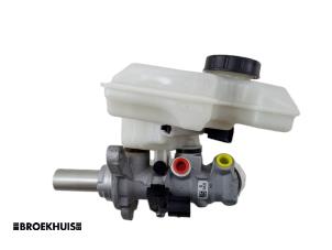 Gebruikte Hoofdremcilinder Skoda Octavia Combi (5EAC) 1.5 TSI Evo 16V Prijs € 40,00 Margeregeling aangeboden door Autobedrijf Broekhuis B.V.