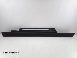 Gebruikte Sideskirt links Mini Mini (F56) 1.5 12V Cooper Prijs op aanvraag aangeboden door Autobedrijf Broekhuis B.V.
