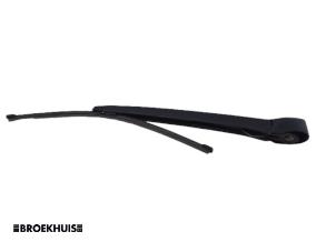 Gebruikte Ruitenwisserarm achter Skoda Octavia Combi (5EAC) 1.5 TSI Evo 16V Prijs € 18,15 Inclusief btw aangeboden door Autobedrijf Broekhuis B.V.