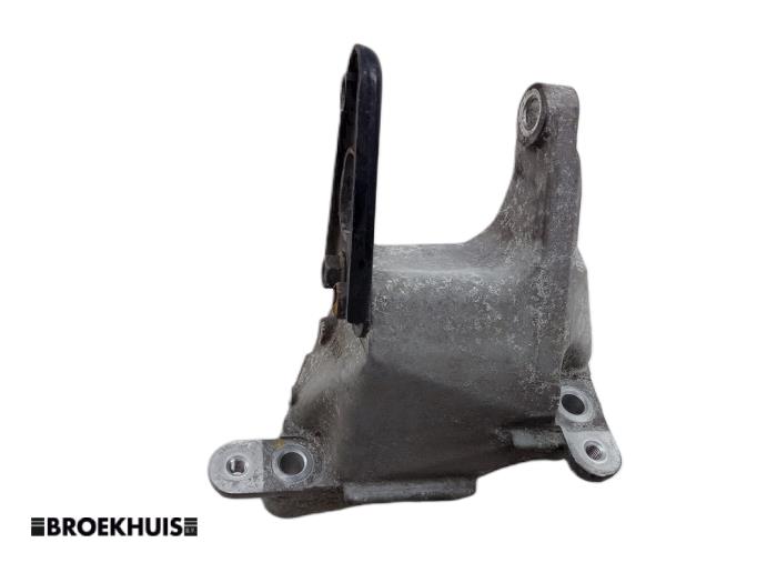 Gebruikte Motorrubber Suzuki Celerio (LF) 1.0 12V Prijs € 20,00 Margeregeling aangeboden door Autobedrijf Broekhuis B.V.