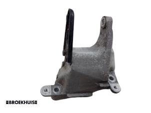 Gebruikte Motorsteun Suzuki Celerio (LF) 1.0 12V Prijs € 20,00 Margeregeling aangeboden door Autobedrijf Broekhuis B.V.