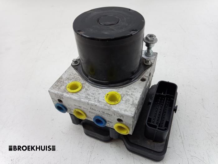 Gebruikte ABS Pomp Fiat 500 (312) 1.2 Prijs € 75,00 Margeregeling aangeboden door Autobedrijf Broekhuis B.V.