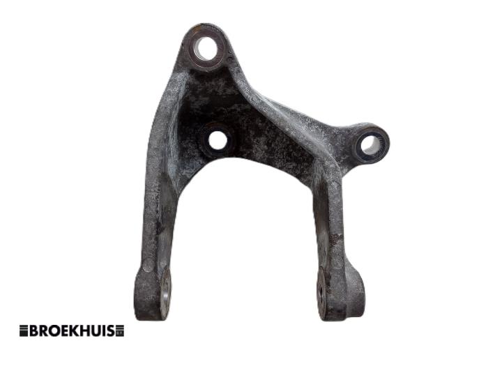 Gebruikte Versnellingsbak Steun Suzuki Celerio (LF) 1.0 12V Prijs € 25,00 Margeregeling aangeboden door Autobedrijf Broekhuis B.V.