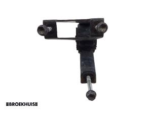 Gebruikte Motorsteun Suzuki Celerio (LF) 1.0 12V Prijs € 25,00 Margeregeling aangeboden door Autobedrijf Broekhuis B.V.