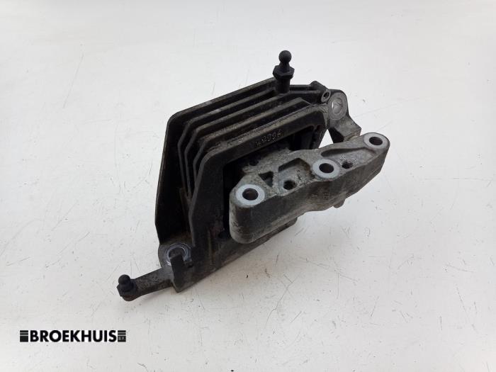 Gebruikte Motorsteun Mini Mini (F56) 1.5 12V Cooper Prijs € 40,00 Margeregeling aangeboden door Autobedrijf Broekhuis B.V.