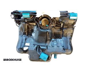 Gebruikte Tank Opel Vectra C 1.8 16V Prijs € 75,00 Margeregeling aangeboden door Autobedrijf Broekhuis B.V.