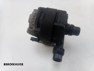 Gebruikte Waterpomp BMW i3 (I01) i3s Prijs € 75,00 Margeregeling aangeboden door Autobedrijf Broekhuis B.V.