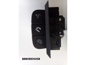 Gebruikte Schakelaar Suzuki Vitara (LY/MY) 1.4 S Turbo 16V Prijs € 25,00 Margeregeling aangeboden door Autobedrijf Broekhuis B.V.