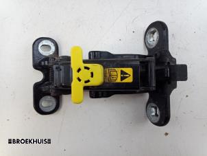 Gebruikte Scharnier deur rechts-achter Ford Transit Courier 1.5 TDCi 75 Prijs € 48,40 Inclusief btw aangeboden door Autobedrijf Broekhuis B.V.