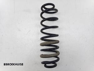 Gebruikte Veerschroef achter Ford Transit Courier 1.5 TDCi 75 Prijs € 30,25 Inclusief btw aangeboden door Autobedrijf Broekhuis B.V.