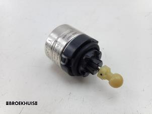 Gebruikte Koplampmotor Volvo V40 (MV) 2.0 D2 16V Prijs € 35,00 Margeregeling aangeboden door Autobedrijf Broekhuis B.V.