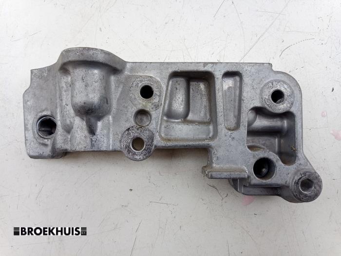 Gebruikte Motorsteun Mercedes B (W246/W242) B-250 e Prijs € 45,00 Margeregeling aangeboden door Autobedrijf Broekhuis B.V.