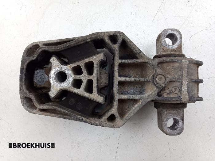 Gebruikte Motorsteun Mercedes B (W246/W242) B-250 e Prijs € 35,00 Margeregeling aangeboden door Autobedrijf Broekhuis B.V.