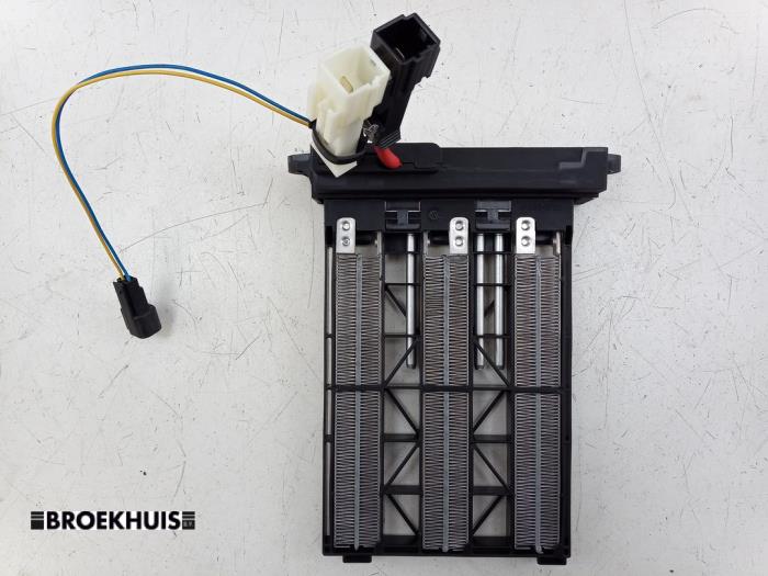 Gebruikte Element Kachelverwarming Volvo V40 (MV) 2.0 D2 16V Prijs € 30,00 Margeregeling aangeboden door Autobedrijf Broekhuis B.V.