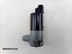 Gebruikte Ruitensproeierpomp voor Volvo V40 (MV) 2.0 D2 16V Prijs € 20,00 Margeregeling aangeboden door Autobedrijf Broekhuis B.V.