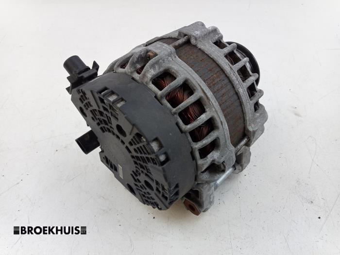 Dynamo van een Volvo V40 (MV) 2.0 D2 16V 2015