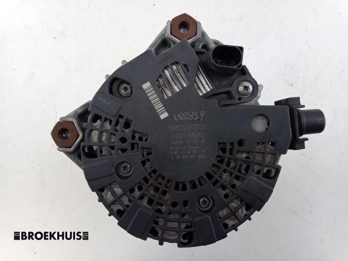 Dynamo van een Volvo V40 (MV) 2.0 D2 16V 2015