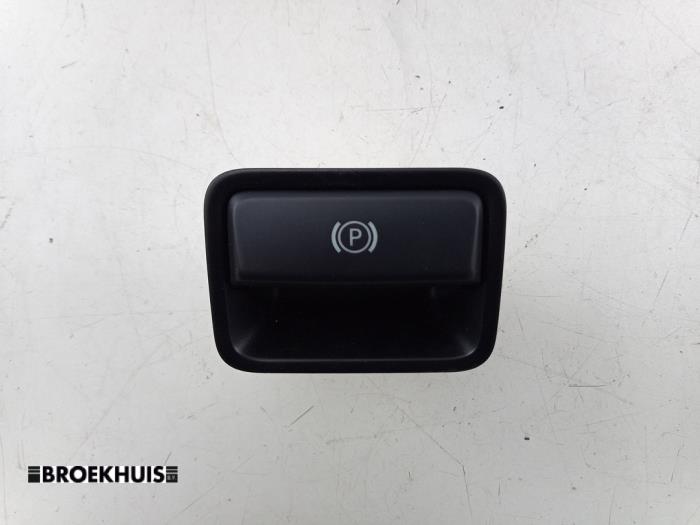 Gebruikte Handrem schakelaar Mercedes B (W246/W242) B-250 e Prijs € 5,00 Margeregeling aangeboden door Autobedrijf Broekhuis B.V.