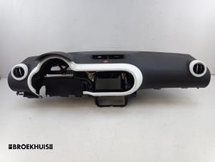 Gebruikte Dashboard Renault Twingo III (AH) 1.0 SCe 75 12V Prijs € 450,00 Margeregeling aangeboden door Autobedrijf Broekhuis B.V.