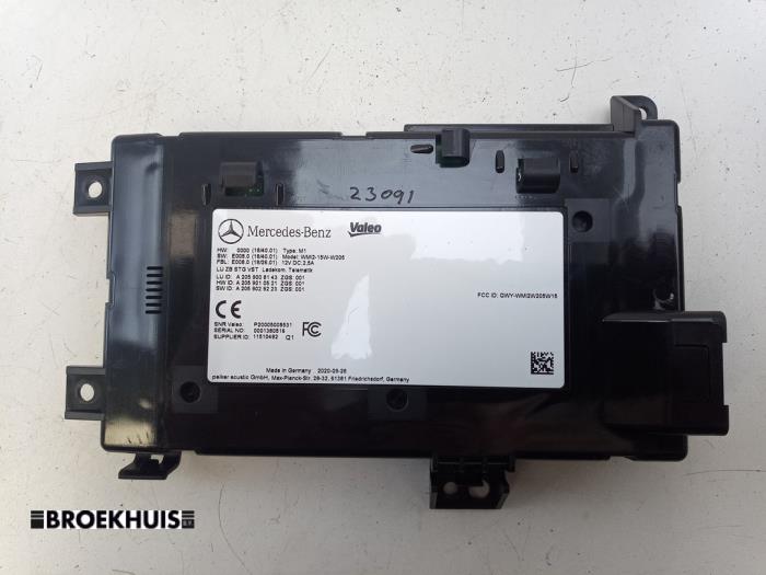 Draadloze oplader van een Mercedes-Benz C (W205) C-300de 2.0 Turbo 16V 2021