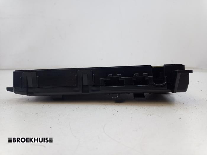 Draadloze oplader van een Mercedes-Benz C (W205) C-300de 2.0 Turbo 16V 2021