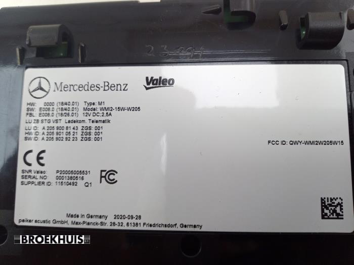 Draadloze oplader van een Mercedes-Benz C (W205) C-300de 2.0 Turbo 16V 2021