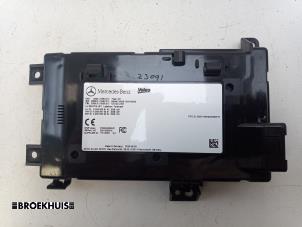 Gebruikte Wireless charger Mercedes C (W205) C-300de 2.0 Turbo 16V Prijs € 200,00 Margeregeling aangeboden door Autobedrijf Broekhuis B.V.