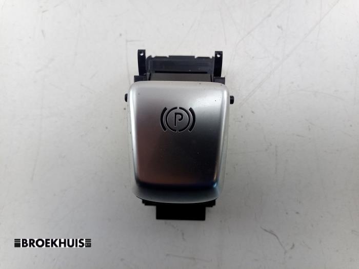 Gebruikte Handrem schakelaar Mercedes C (W205) C-300de 2.0 Turbo 16V Prijs € 15,00 Margeregeling aangeboden door Autobedrijf Broekhuis B.V.