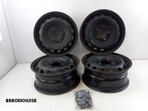 Gebruikte Velgen set Renault Master III (EV/HV/UV/VA/VB/VD/VF/VG/VJ) 2.3 dCi 165 16V FWD Prijs € 151,25 Inclusief btw aangeboden door Autobedrijf Broekhuis B.V.