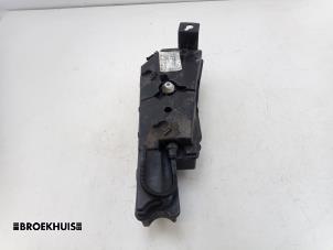 Gebruikte Ureumreservoir Peugeot Partner (GC/GF/GG/GJ/GK) 1.6 HDI 90 Prijs € 121,00 Inclusief btw aangeboden door Autobedrijf Broekhuis B.V.