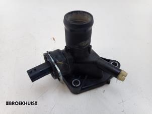 Gebruikte Thermostaathuis Renault Twingo III (AH) 1.0 SCe 75 12V Prijs € 40,00 Margeregeling aangeboden door Autobedrijf Broekhuis B.V.