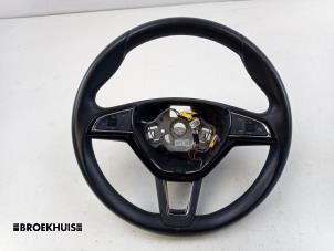 Gebruikte Stuurwiel Skoda Fabia III Combi (NJ5) 1.0 TSI 12V Prijs € 70,00 Margeregeling aangeboden door Autobedrijf Broekhuis B.V.