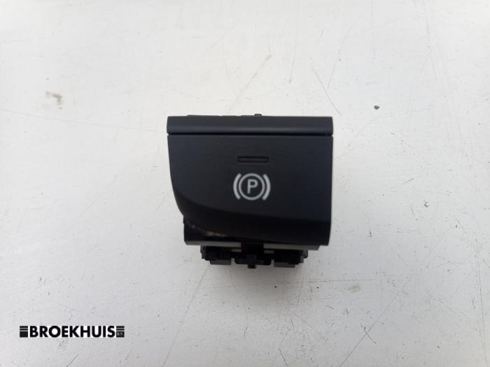 Gebruikte Handrem schakelaar Audi Q2 (GAB/GAG) 1.0 30 TFSI 12V Prijs € 25,00 Margeregeling aangeboden door Autobedrijf Broekhuis B.V.