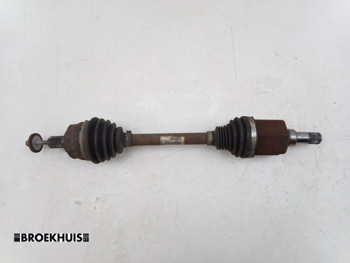 Gebruikte Aandrijfas links-voor Volvo V40 (MV) 1.6 T3 GTDi 16V Prijs € 80,00 Margeregeling aangeboden door Autobedrijf Broekhuis B.V.