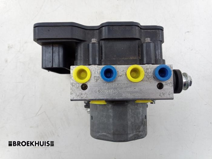 Gebruikte ABS Pomp Renault Twingo III (AH) 1.0 SCe 75 12V Prijs € 125,00 Margeregeling aangeboden door Autobedrijf Broekhuis B.V.