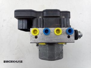 Gebruikte ABS Pomp Renault Twingo III (AH) 1.0 SCe 75 12V Prijs € 125,00 Margeregeling aangeboden door Autobedrijf Broekhuis B.V.