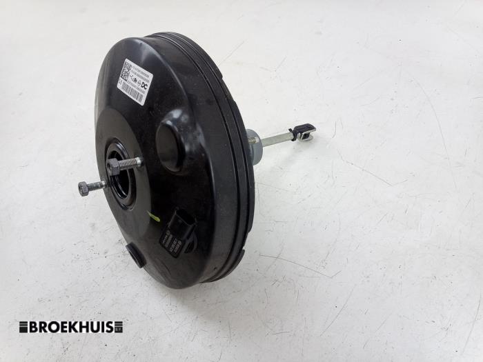 Gebruikte Rembekrachtiger Renault Twingo III (AH) 1.0 SCe 75 12V Prijs € 35,00 Margeregeling aangeboden door Autobedrijf Broekhuis B.V.